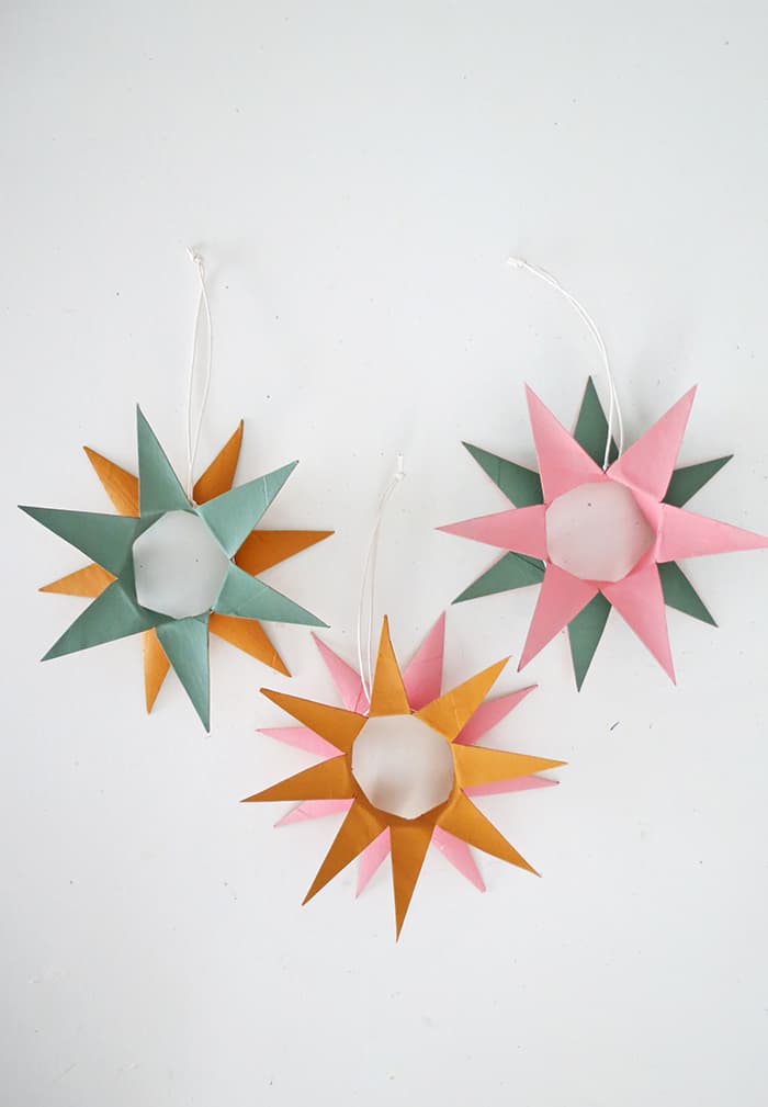 recyclart.org-make-christmas-ornaments-with-toilet-paper-rolls